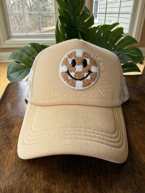🤎 Women’s Trucker Hat | Smiley Face |  🆕